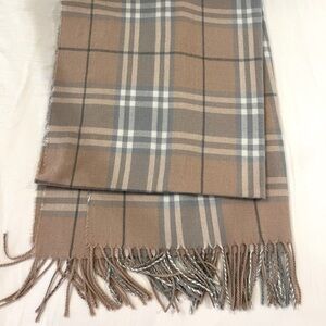 Garage Elegant Grey and Pink Scarf - Perfect for Fall